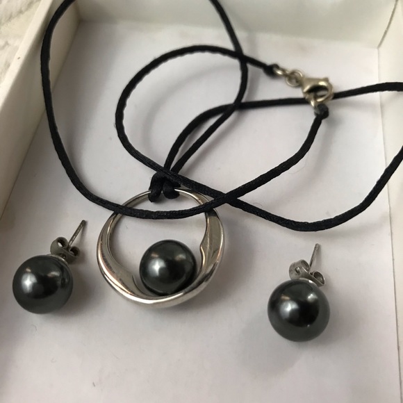 Misaki Jewelry - new in box Misaki black pearl set